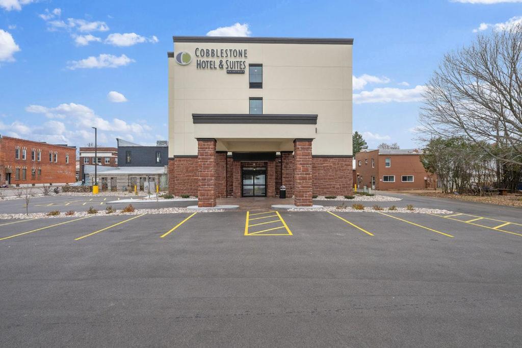 Cobblestone Hotel & Suites - Mosinee Exterior foto
